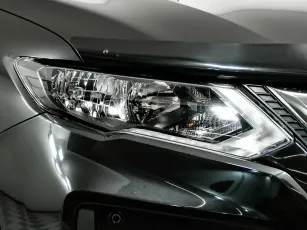 Nissan  5