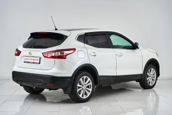 Nissan  5