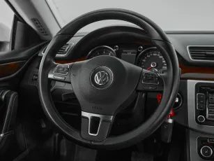 Volkswagen  8
