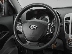 Kia  10