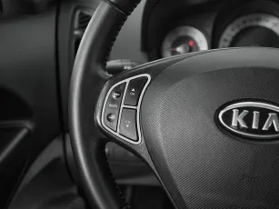 Kia  11