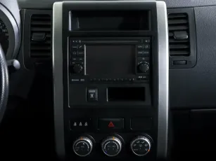 Nissan  12
