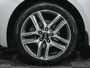 Kia  8