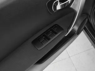Nissan  12