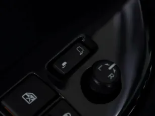 Toyota  16