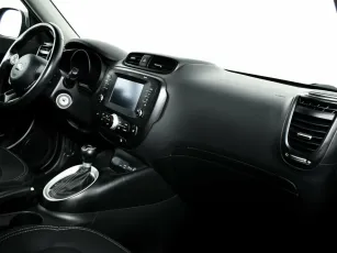 Kia  9