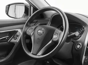 Nissan  10