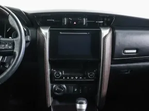 Toyota  9