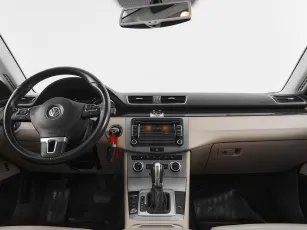 Volkswagen  8