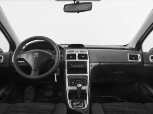 Peugeot  8