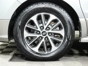 Hyundai  9