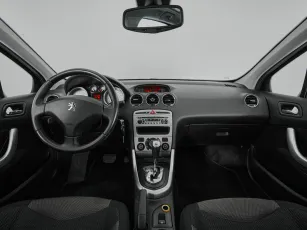 Peugeot  8
