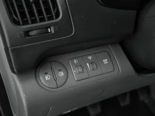 Hyundai  12