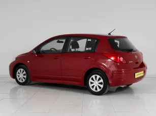 Nissan  4
