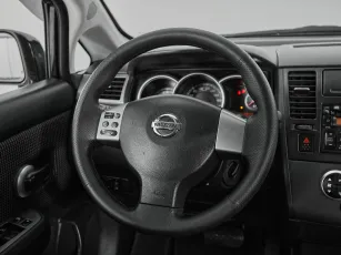 Nissan  10