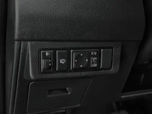 Nissan  12