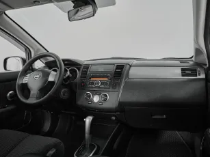 Nissan  9