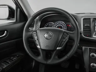 Nissan  10