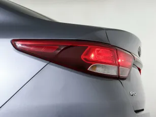 Kia  8