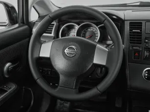 Nissan  10