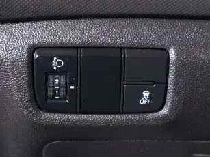 Hyundai  12
