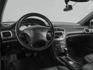 Peugeot  8