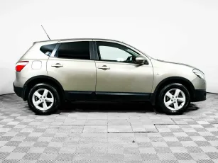 Nissan  4