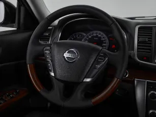 Nissan  10
