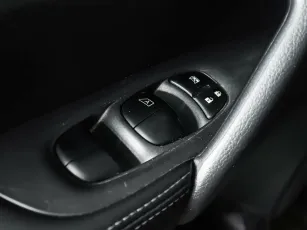 Nissan  16