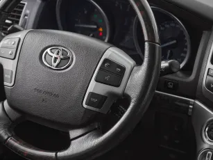 Toyota  12