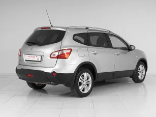 Nissan  4
