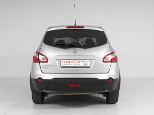 Nissan  5