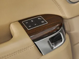 Land Rover  16