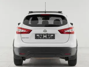 Nissan  5