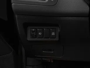 Nissan  12