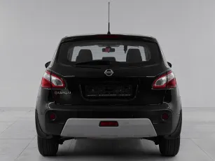 Nissan  5