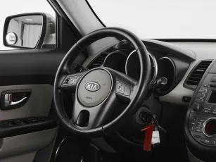 Kia  10