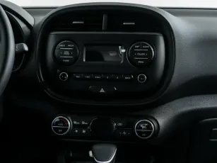 Kia  10