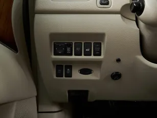 Infiniti  12