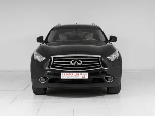 Infiniti  2