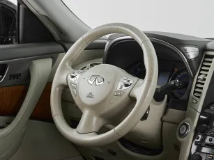 Infiniti  9