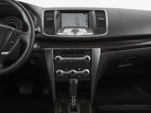 Nissan  10