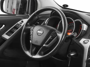 Nissan  10