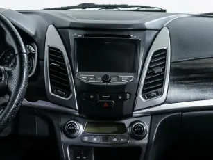 SsangYong  8