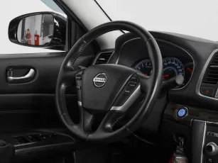 Nissan  10