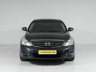 Nissan  2