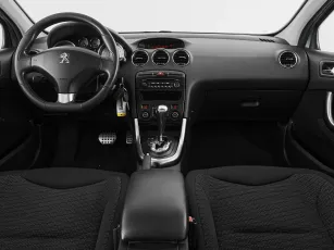Peugeot  8