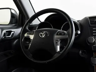 Toyota  12
