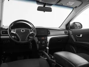 SsangYong  8