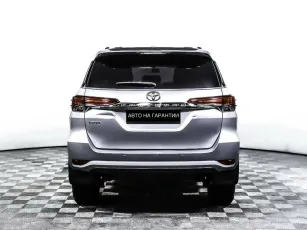 Toyota  6
